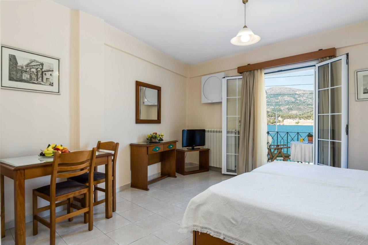 Rouchotas Apartments Argostoli  Exteriör bild